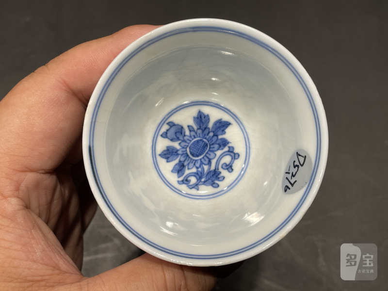 清康熙 浆胎青花菊托八宝纹杯一对 - 图7
